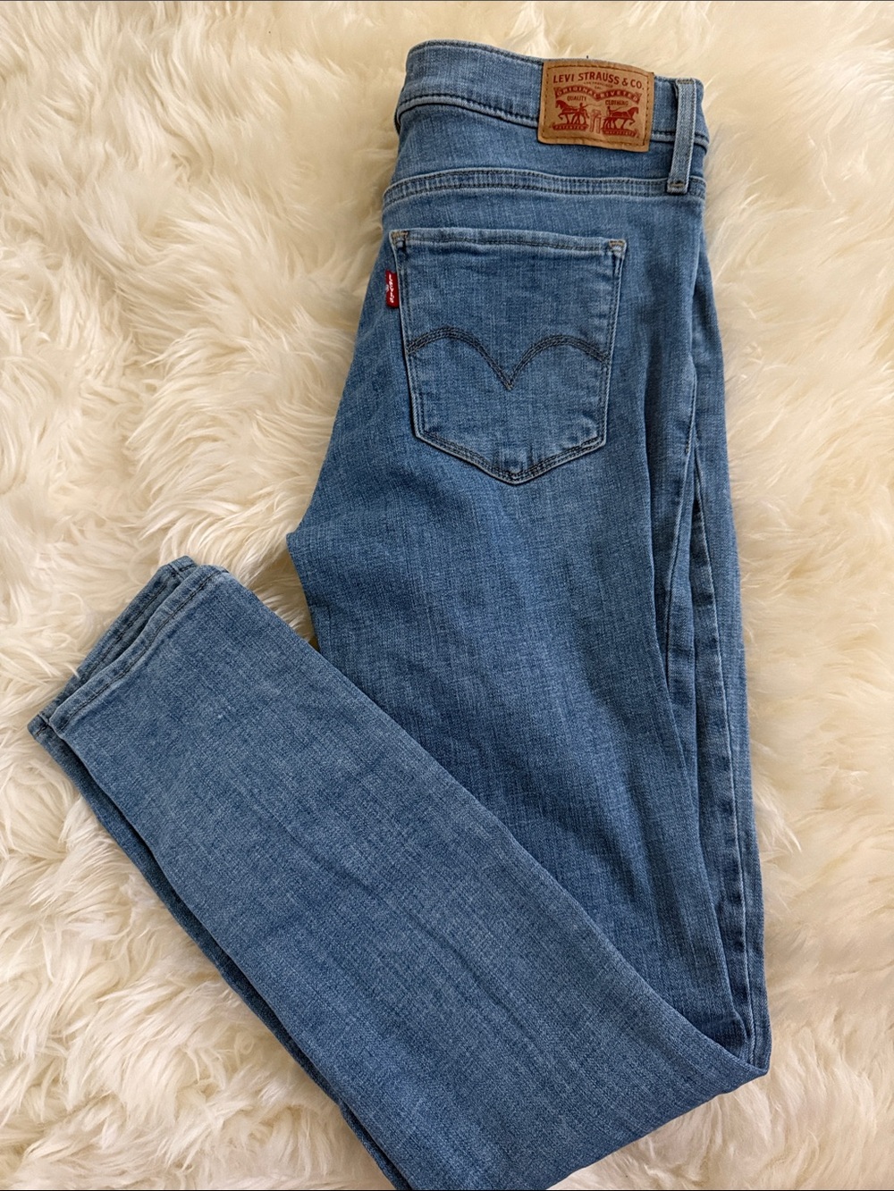 Levi's Women's Light Blue Skinny Jeans with Signature Back Pocket